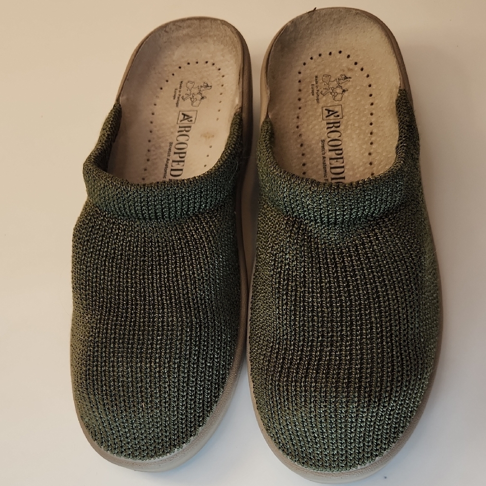 Arcopedico Green and Gray Flats with Textured Knit Design